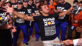 Russian fun and drum celebration right before match